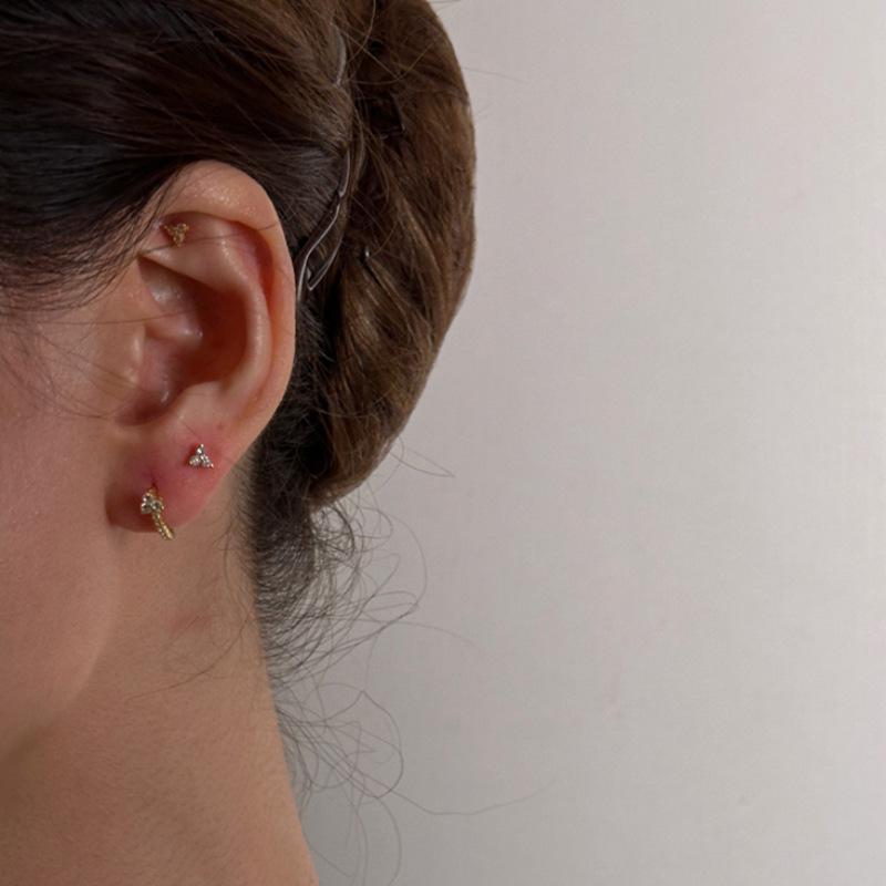 Elegant Shiny Zirconia Stud Earrings for Women - Stylish, Simple, Temperamental, and Trendy Ear Jewelry