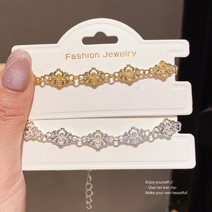 Minimalist Heart Shaped Vintage Hand Chain With Metal Finish For Female Wear