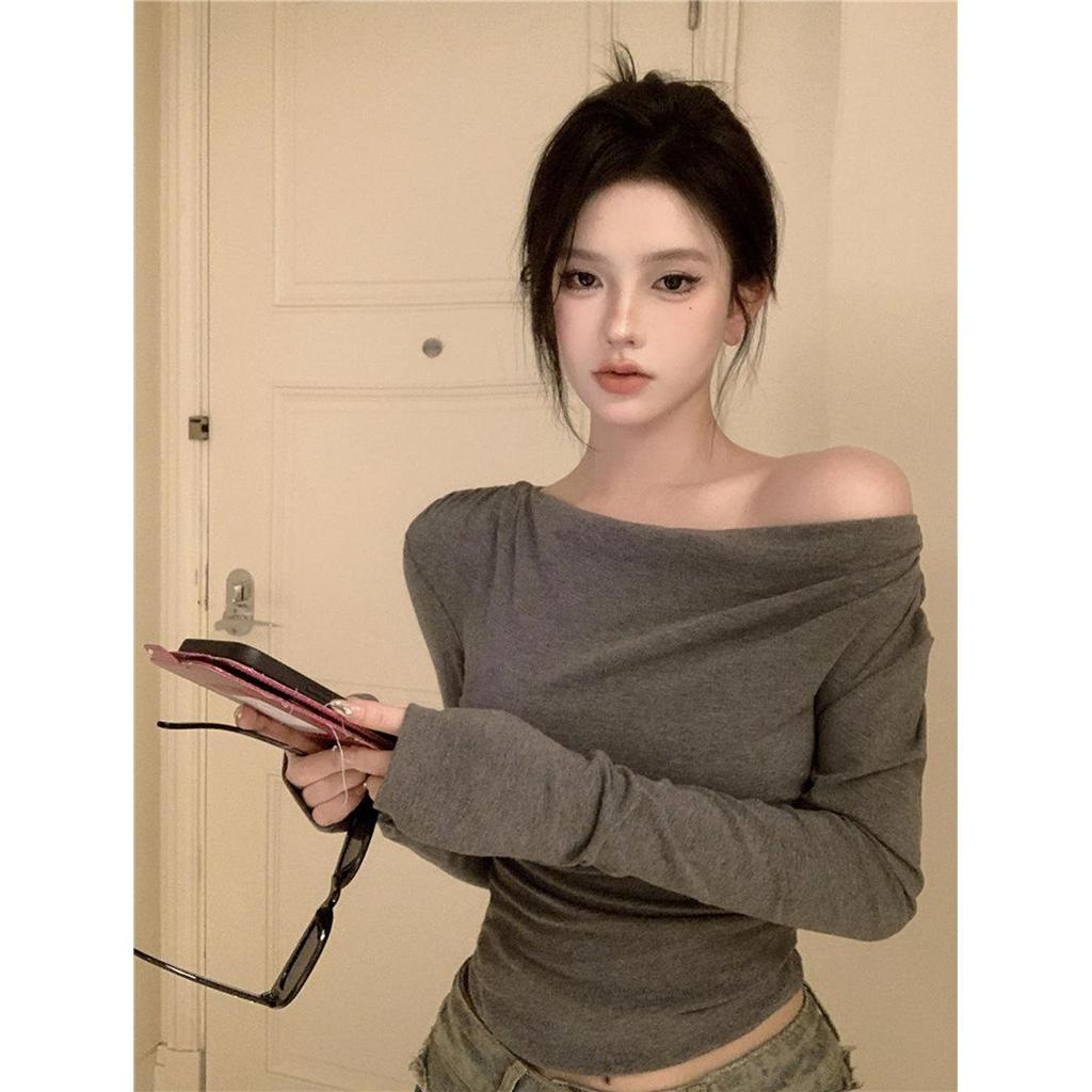Women's Gray One-Shoulder Long-Sleeve T-Shirt: Slim-Fit, Flattering, Sexy, Short, High-End Feel for Autumn/Winter.