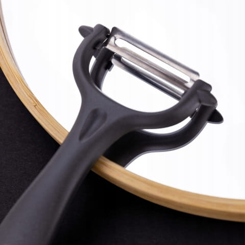 Kitchen set peeler knife made of steel