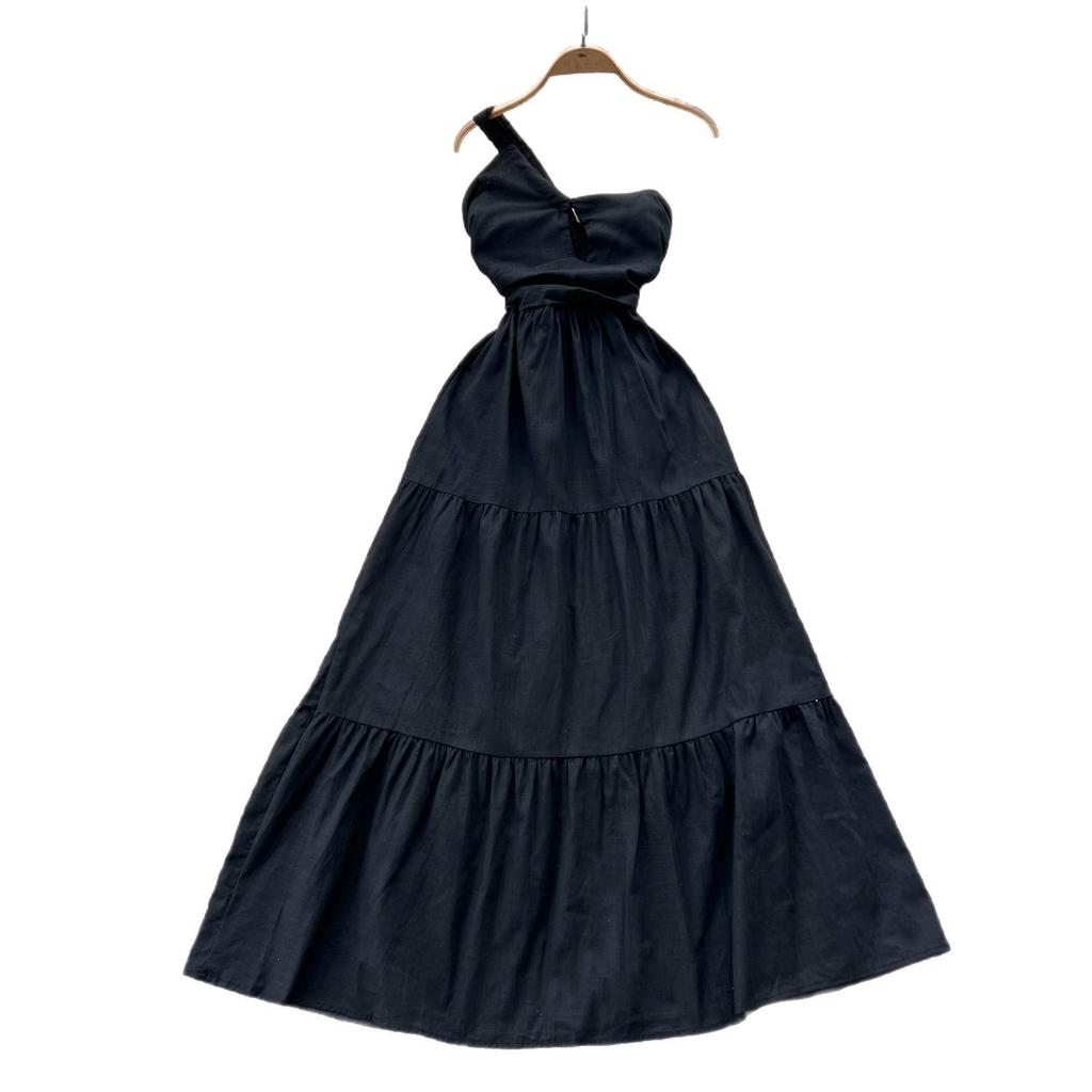 A Slimming Women's Dress with Off-the-shoulder Straps and Ruffles