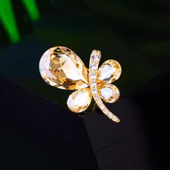 Brož Emerald Butterfly Elegantní krásný kamínkový lesk Atraktivní poutavý ženský živůtek
