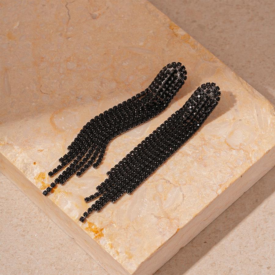 Srebrne Kolczyki Sztyfty z Kwiatem Czarnego Diamentu i Geometrycznym Frędzlem - Elegancki, Luksusowy, Wysokiej Klasy Design dla Kobiet