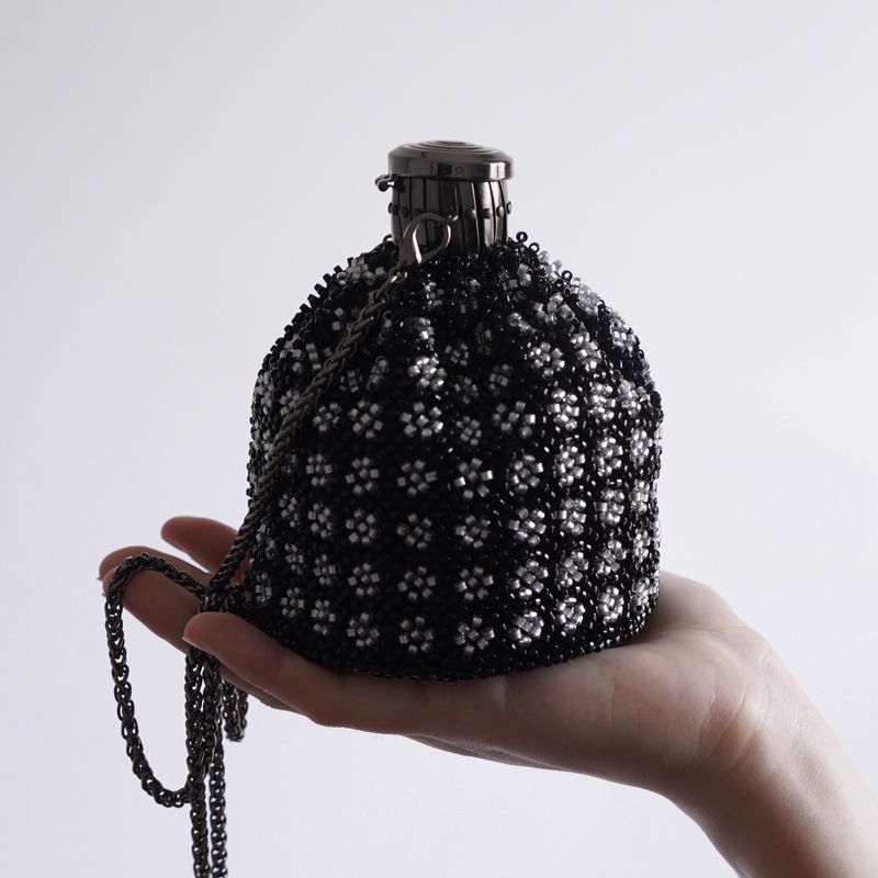

A Shell Original Niche Bead Bag Women Small Bag Handmade Embroidered Beads Mini Messenger Bag Girlfriends Gift Black Crossbody Long Chain Edition