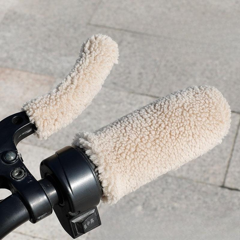 New Granular Fleece Imitation Plush Handle Cover, Anti-slip, Hand Protection and Warmth Universal for Electric Bikes, Motorcycles and Tricycles