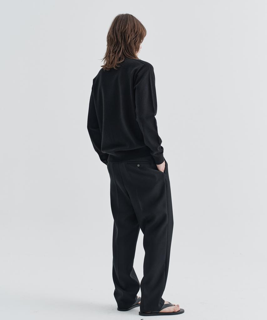 EZIO Seamless Turtle Knit_Black