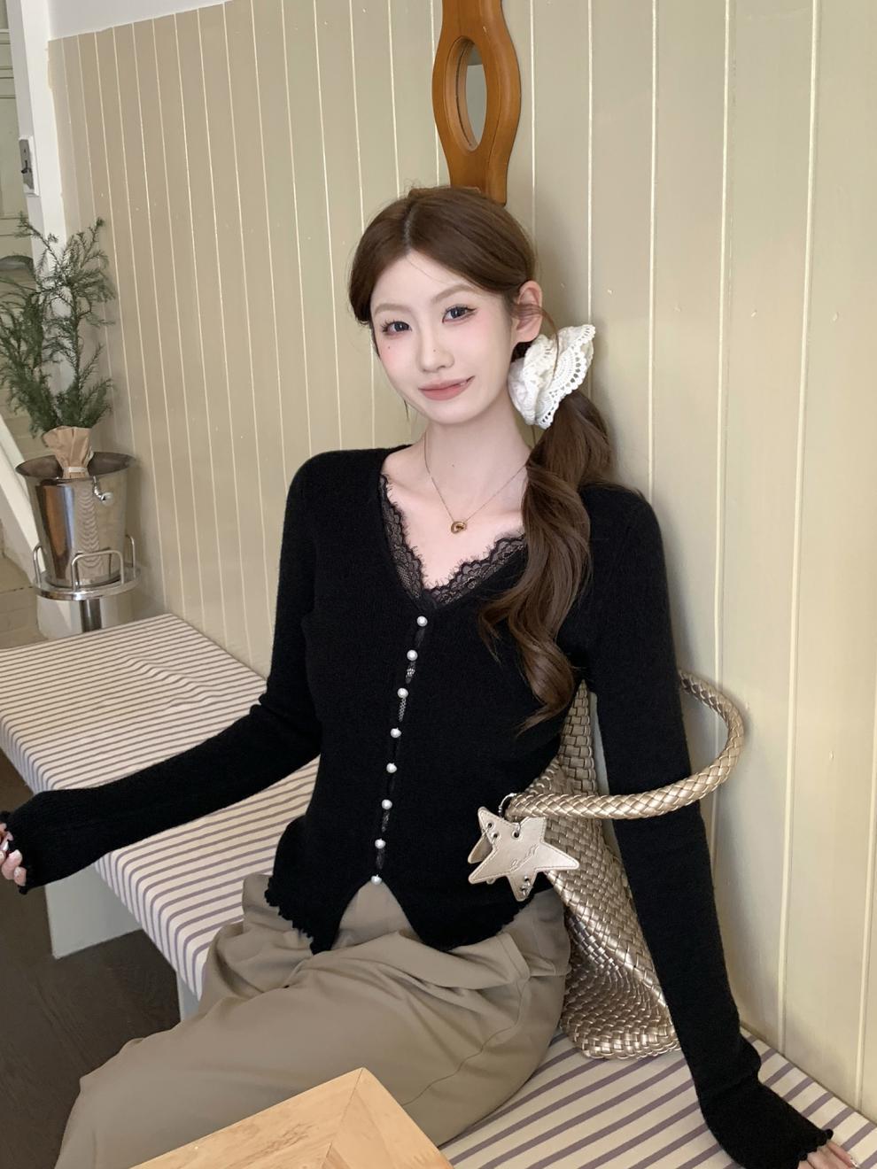 

Korean Style V-Neck Lace Patchwork Knit Cardigan - Women s Slim Fit Layered Top for Spring/Autumn One Size