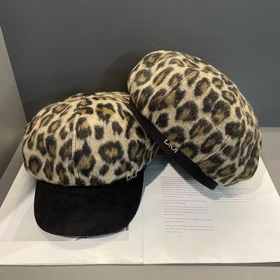 Chapeau Octogonal Tendance en Velours Contrastant Imprimé Léopard Mode Visière en Cuir Béret Niche d'Automne et d'Hiver pour Femmes
