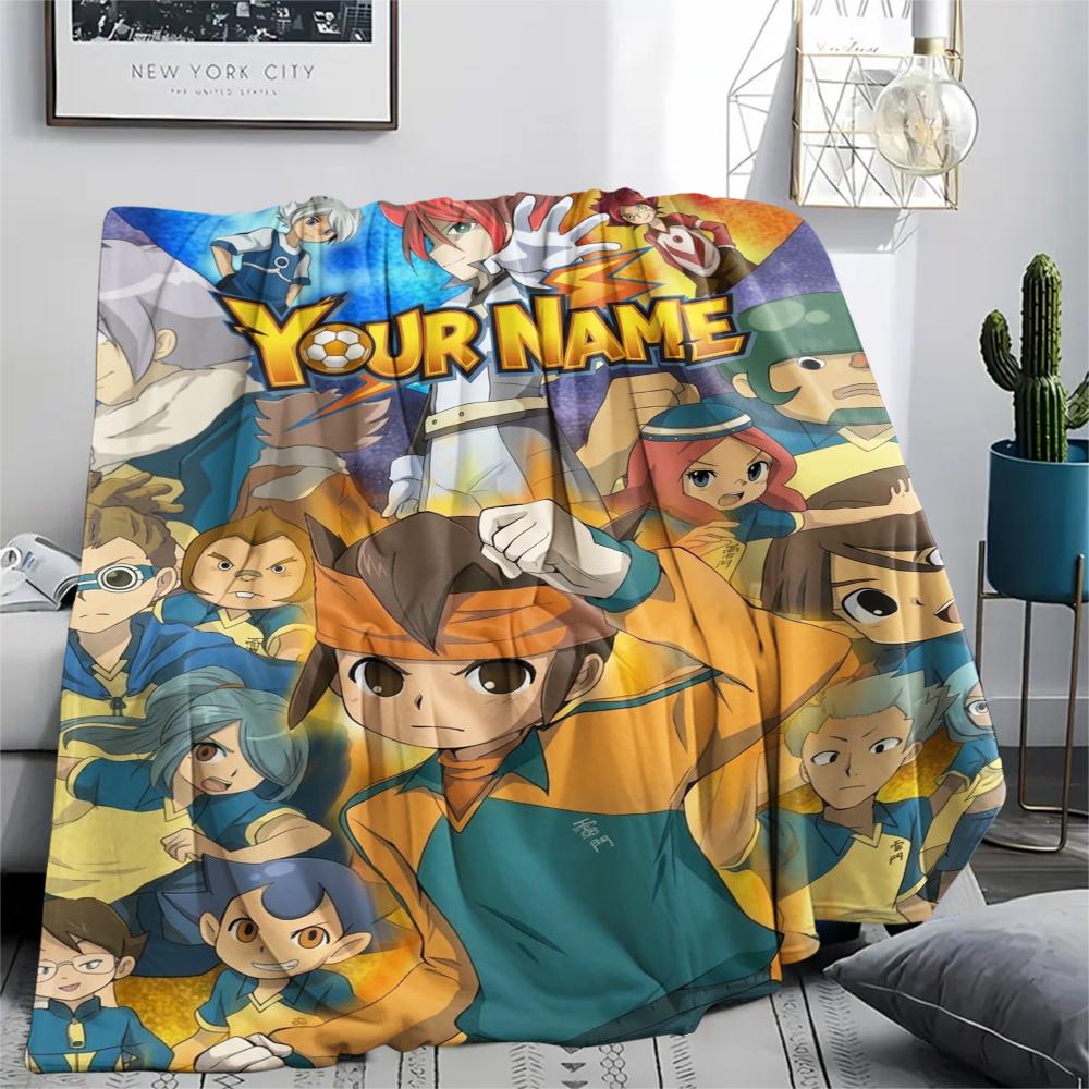 1 szt. Flanelowy koc z wzorem Inazuma Eleven i własnym imieniem, odpowiedni na wszystkie pory roku, do wystroju domu, zapewniający ciepło i komfort, prezenty, prezent świąteczny