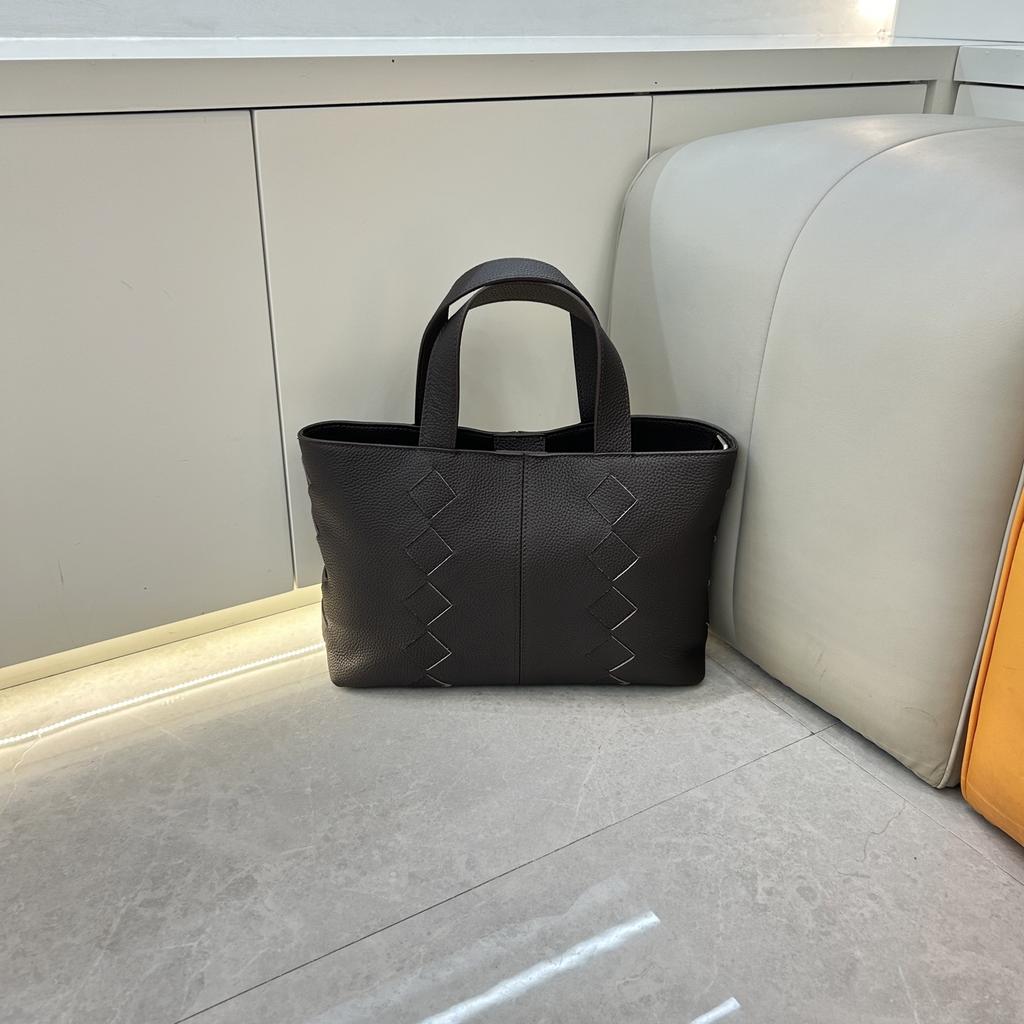 Cross-border early autumn grain first layer cowhide portable tote bag texture shoulder underarm bag commuting versatile messenger women's bag