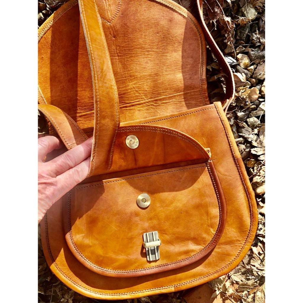 Medium Leather Saddle Bag, Retro Saddle Bag, 11x9 Brown Saddle, Back To the 70s Traditional Saddle Bag. Everybody Needs a Saddle To Love
