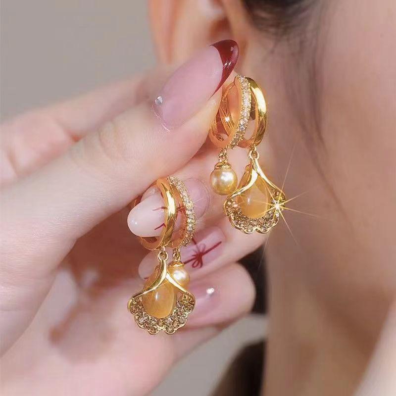 Ginkgo Leaf Pearl Ear Cuffs: Vintage-Inspired, Versatile Earrings for Sophisticated Style