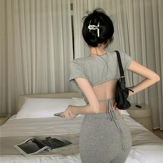 

Женская сексуальная футболка с открытой спиной и круглым вырезом на шнуровке — короткий рукав для осени и лета