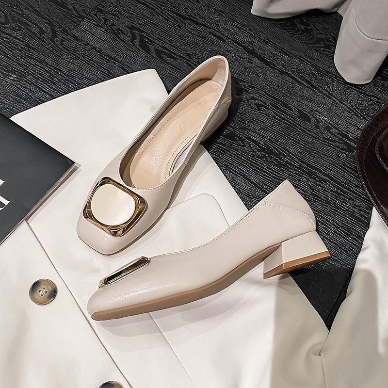 Soft leather grandma shoes women's thick heel 2025 spring new fairy style gentle middle heel single shoes large size women's shoes 34-41