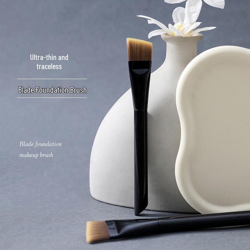 Flat Head Streak-Free Foundation Brush with Mixing Palette for Liquid Makeup Application