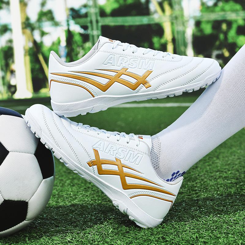 Hochwertige TF Fußballschuhe für Herren Outdoor Rutschfest Herren Fußballschuhe Modedesign Leichtgewicht Jugendliche Futsal Sneaker