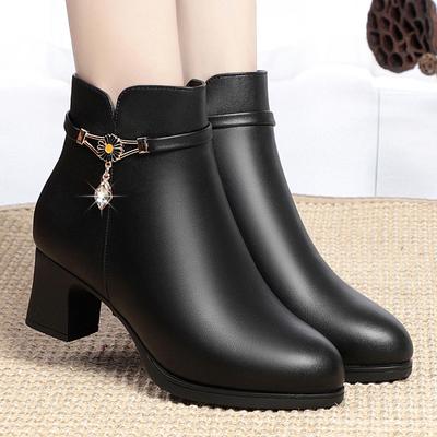 Mama-Schuhe, Baumwollschuhe, Damen, weiches Leder, weicher Boden, Herbst- und Winter-Stiefeletten, Damenstiefel, neue Plüsch-Lederschuhe, Damenschuhe mittleren Alters