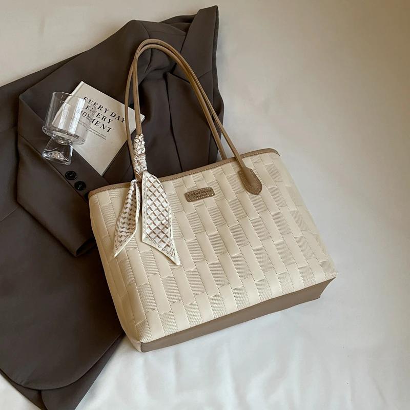 High-quality Versatile Retro Tote for Women Large Capacity Elegant Casual Pendular Shoulder Bag New