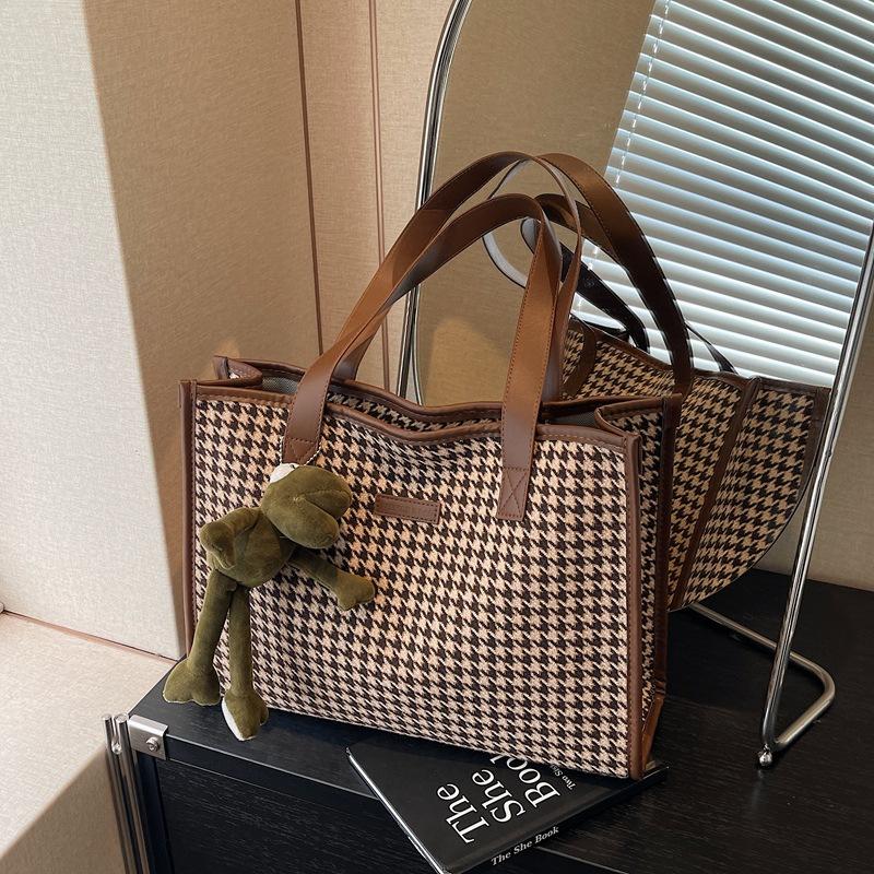 Kostkovaná taška dámská velkokapacitní nová podzimní a zimní všestranná taška přes rameno ležérní třída dojíždění nákupní taška