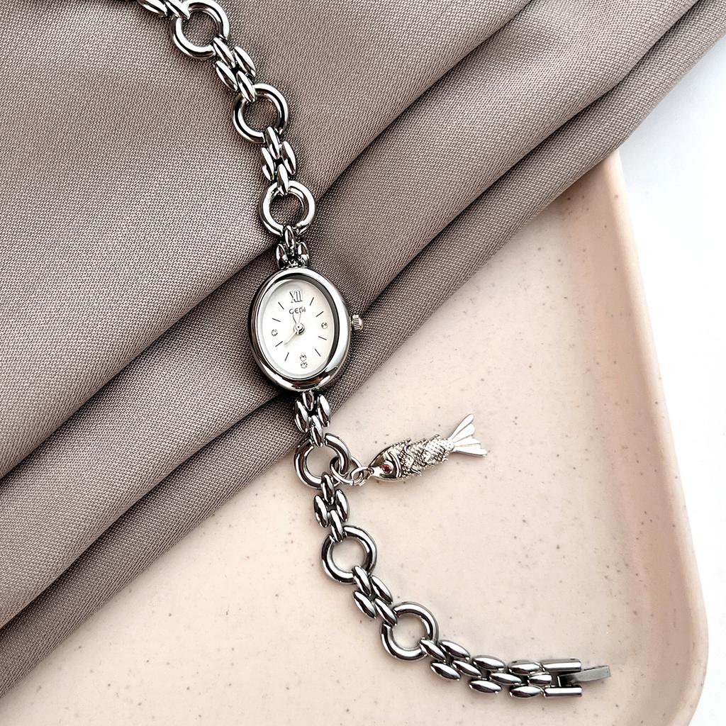Watch Women'S Oval Simple Dial Small Fish Pendant Niche Light Luxury Fashion Daily Versatile Women'S Quartz Watch