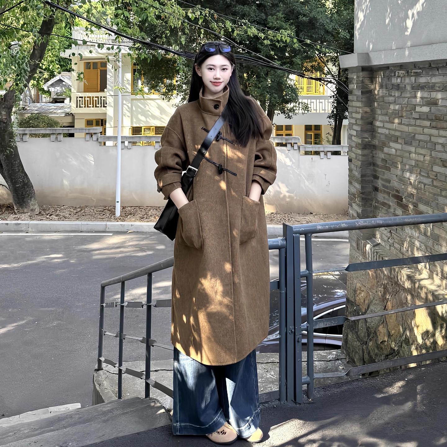 

Женское ретро шерстяное пальто с воротником-стойкой и роговой пуговицей - Корейский стиль, для миниатюрных, средней длины, Осенне-зимняя коллекция S коричневый