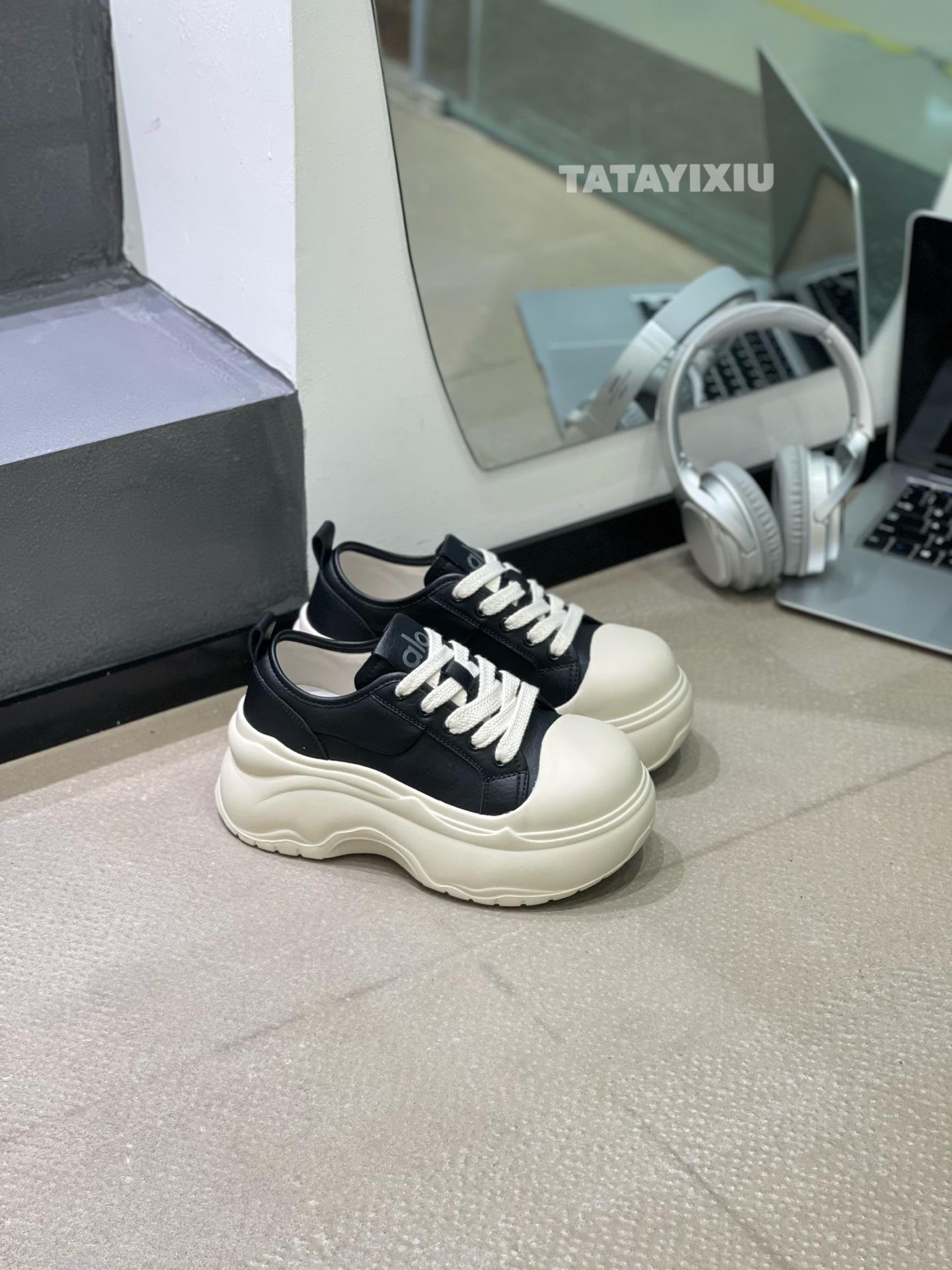 

Thick-soled heightening versatile casual board shoes women s 2025 new women s autumn models popular soft-soled not tired feet big head shoes 35