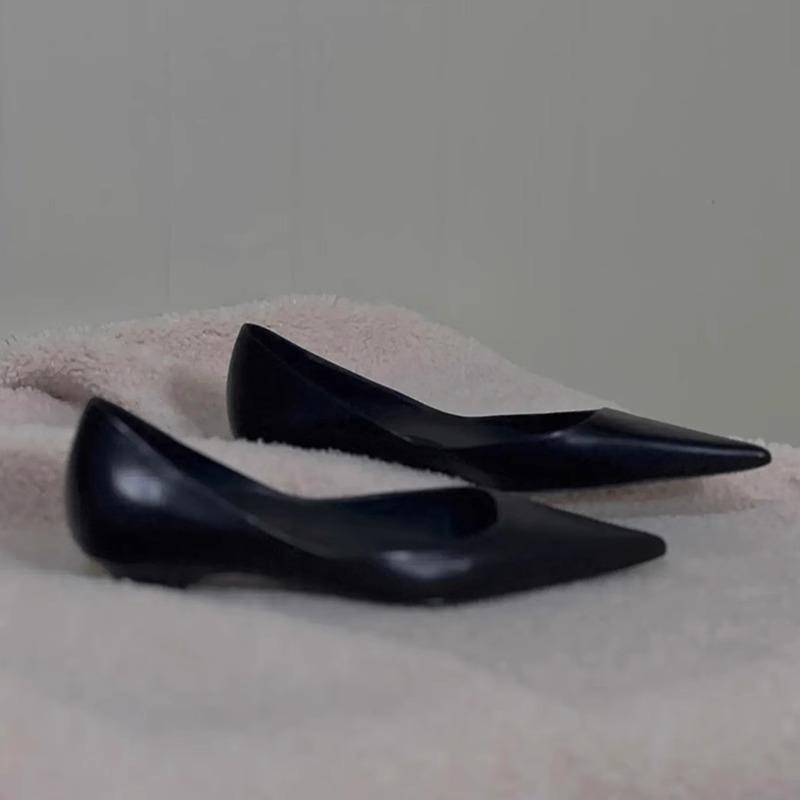 

Женские туфли на каблуке Французские универсальные туфли для поездок на работу Кожаные туфли с острым носком на низком каблуке Плоская подошва Одинарные туфли Женские туфли на высоком каблуке Маленький каблук 40 чёрный