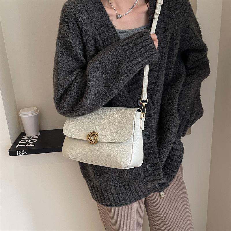 Advanced Sense of Foreign Style Small Bag Women's 2025 New Popular Messenger Bag Single Shoulder Armpit Bag Retro Small Square Bag