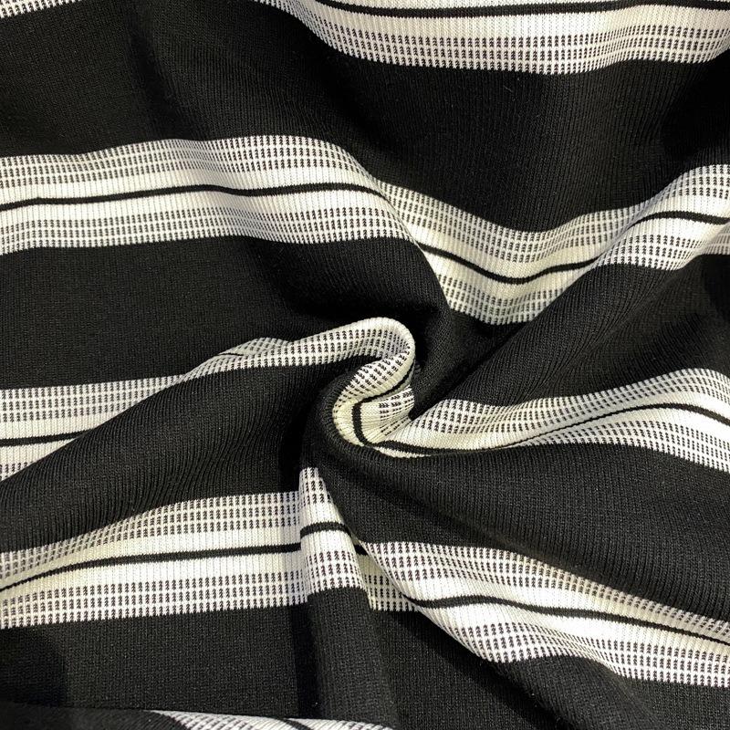 Damnytt svartrandigt tryckt kortärmat plus size-linne