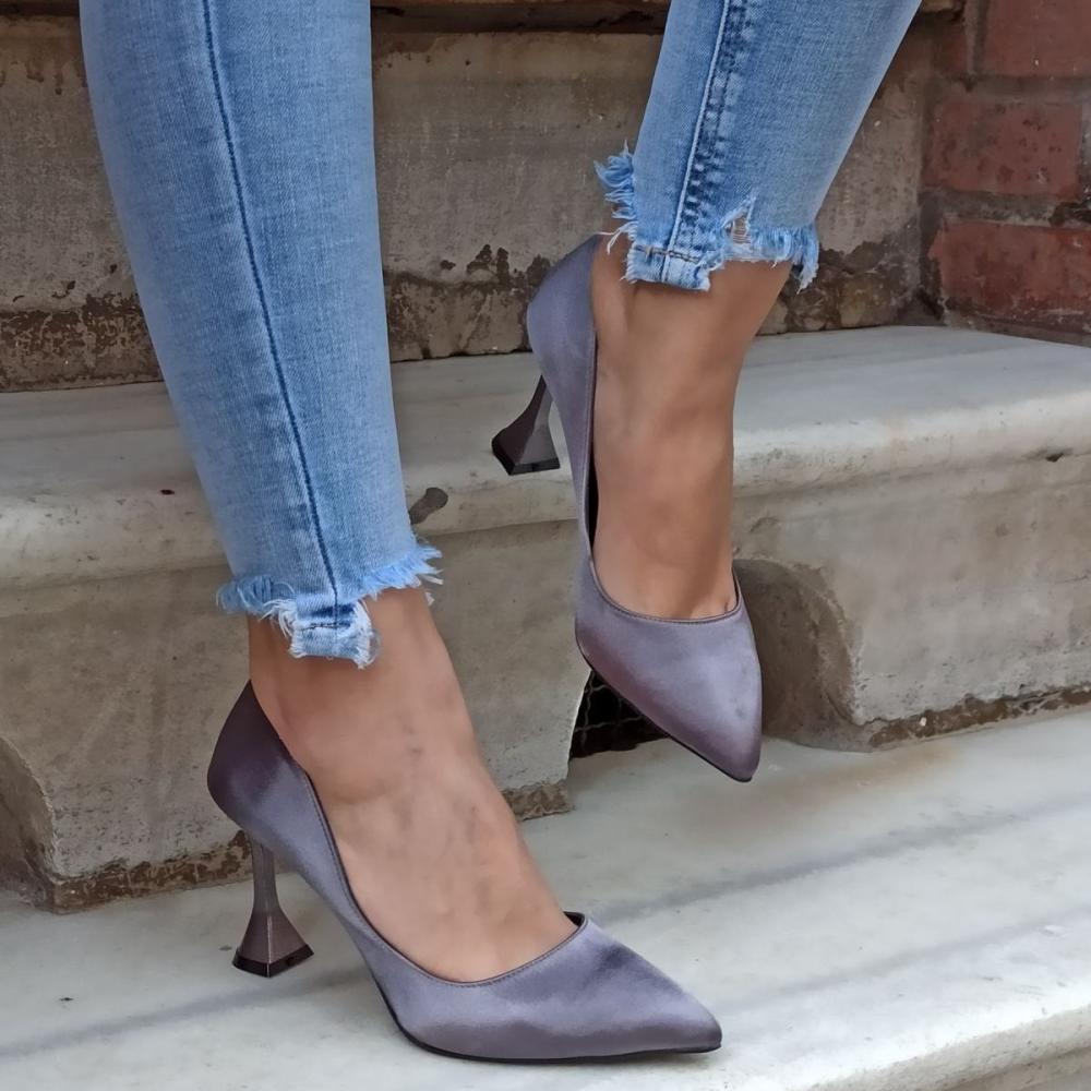 

Женская мода Платиновый атласный каблук на шпильке