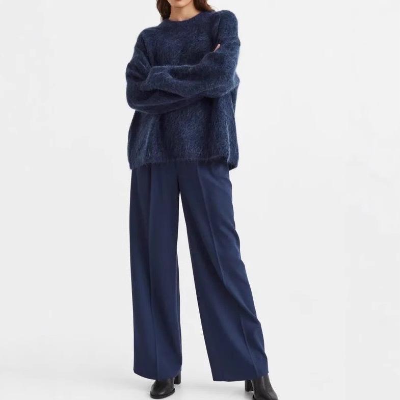 New Women's Loose Round Neck Plush Sweater: European & American Autumn/Winter Collection – Cozy, Solid Color Knit Outerwear, Lazy Style.