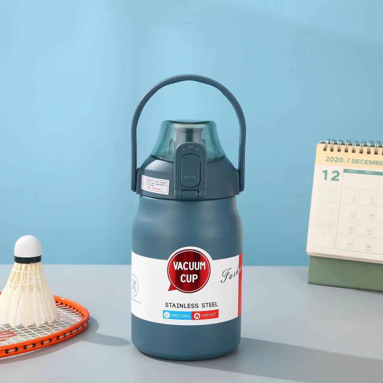 

Большая термокружка для живота, большая емкость, нержавеющая сталь 304, высококачественная детская соломенная кружка для воды, переносная бутылка для воды на открытом воздухе 1000ml синий