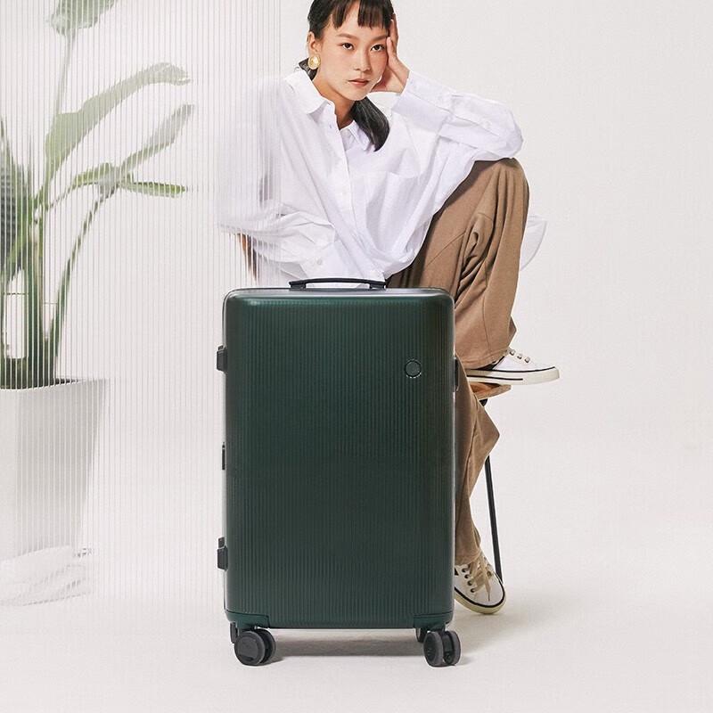 ITO LIGHT Hardside Spinner Suitcase