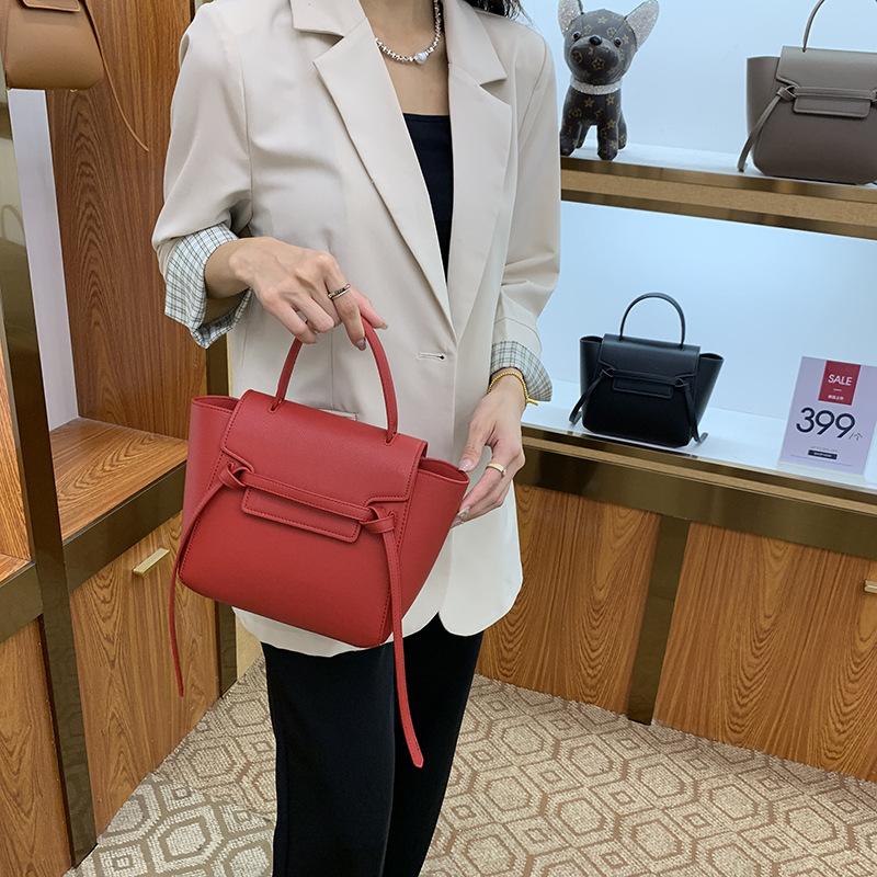 

Handbag Large Capacity 2025 New Women s Catfish Bag Genuine Leather Single Shoulder Work Commuter Handheld Diagonal Cross 20cm червоний