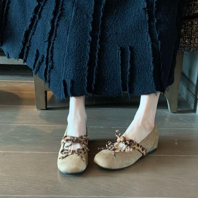 

Французские туфли Мэри Джейн ретро замшевые леопардовый принт бант внутренняя высота увеличение супер иностранный стиль с юбкой универсальные одинарные туфли женщины 40 хаки