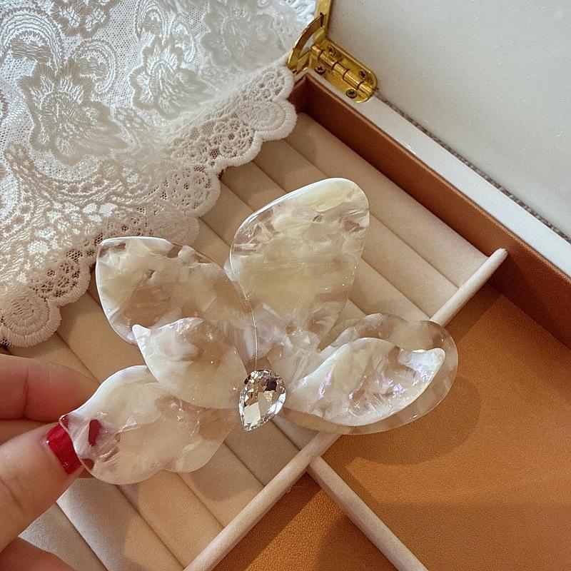 

Trendy Star-Style Triangle Bougainvillea 3D Acetate Claw Clip with Exquisite Diamond-Encrusted Elegance for Women, High Quality