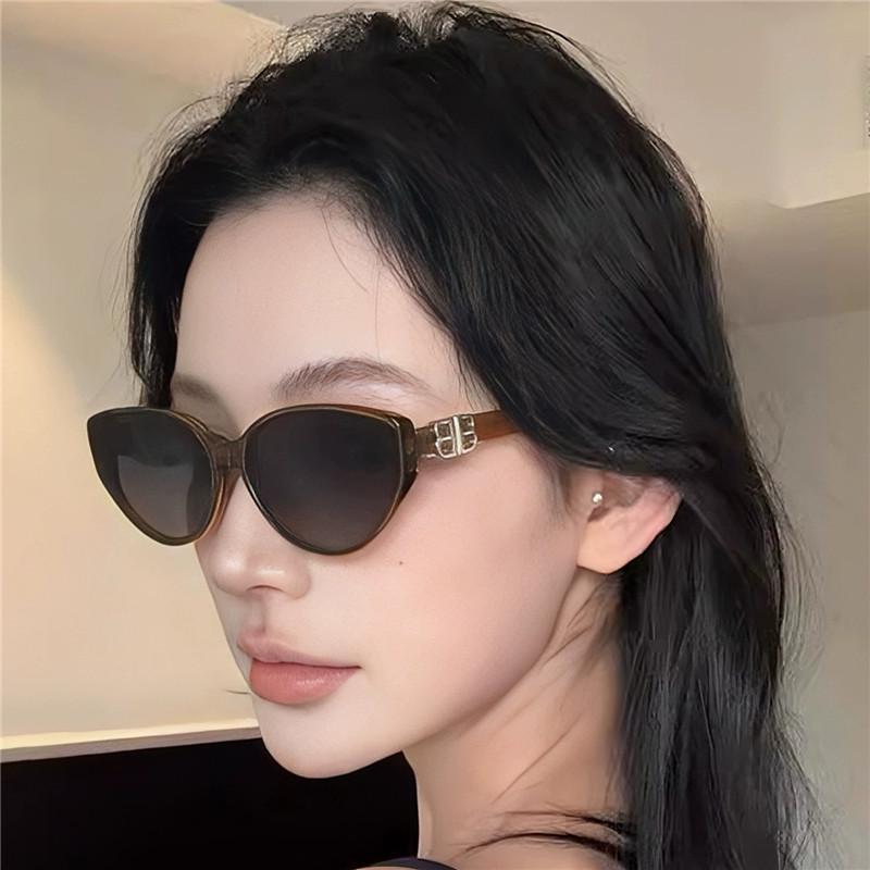 

2025 Cat-Eye UV Protection Sunglasses - Stylish Women s Retro Design, Enhances Facial Features Black Frame Black Grey Lens