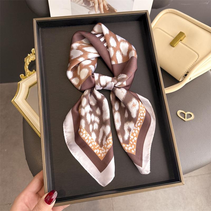 Leopard Print 70Cm Square Women Silk Satin Hair Scarves Fashion Headscarf Kerchief Designer Scarf Headband Hijab Bandana 70x70cm