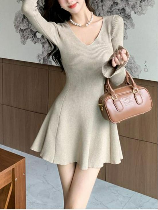 Elegant V-Neck Slim-Fit Knitted Dress for Women – Petite, Waist-Cinching A-Line Skirt, Perfect for Spring & Autumn as an Inner or Base Layer