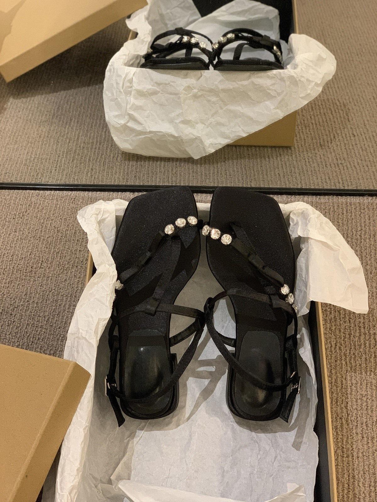 

French temperament silver rhinestone square toe low heel sandals women s 2025 new summer skirt Roman sandals 40