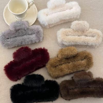 Fermaglio per Capelli a Forma di Pinna di Squalo in Peluche di Lusso per Acconciature da Donna - Design di Nicchia