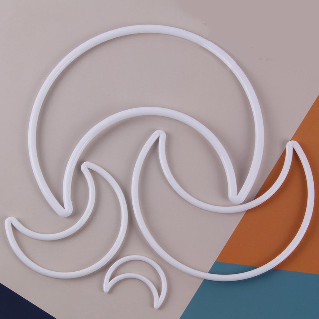 Attrape-rêves en plastique blanc en forme de lune, à faire soi-même : décoration intérieure légère et personnalisable.