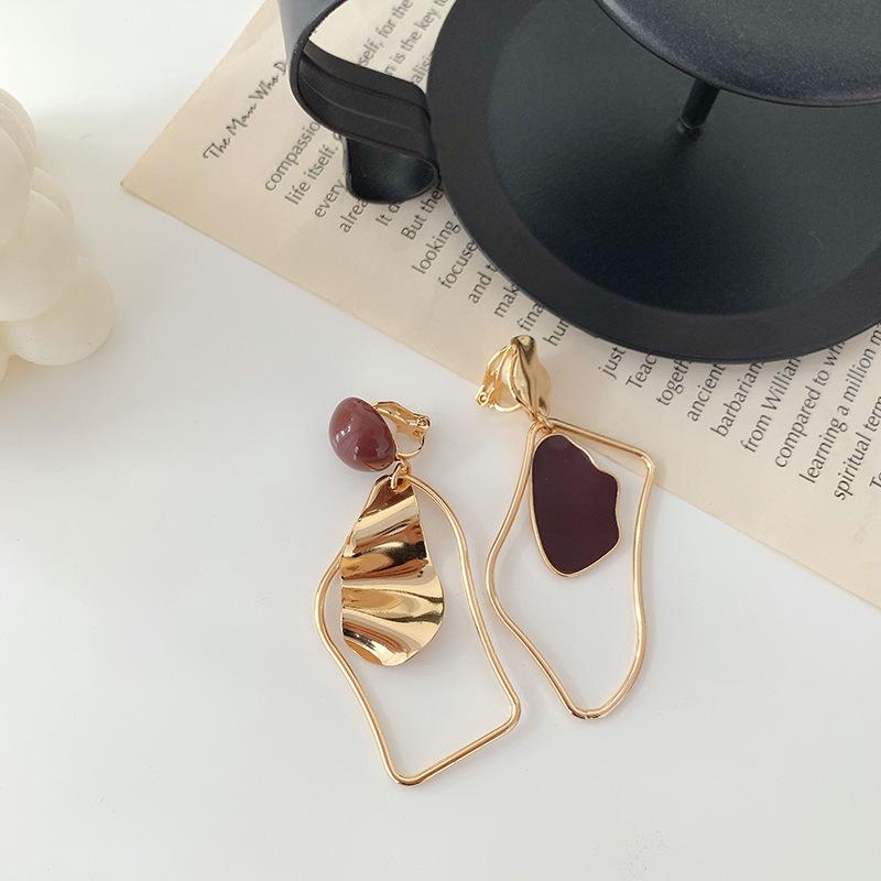 Trendige koreanische minimalistische Statement-Clip-Ohrringe Schmuck Elegante goldfarbene geometrische Clip-Ohrringe ohne Piercing für Damen