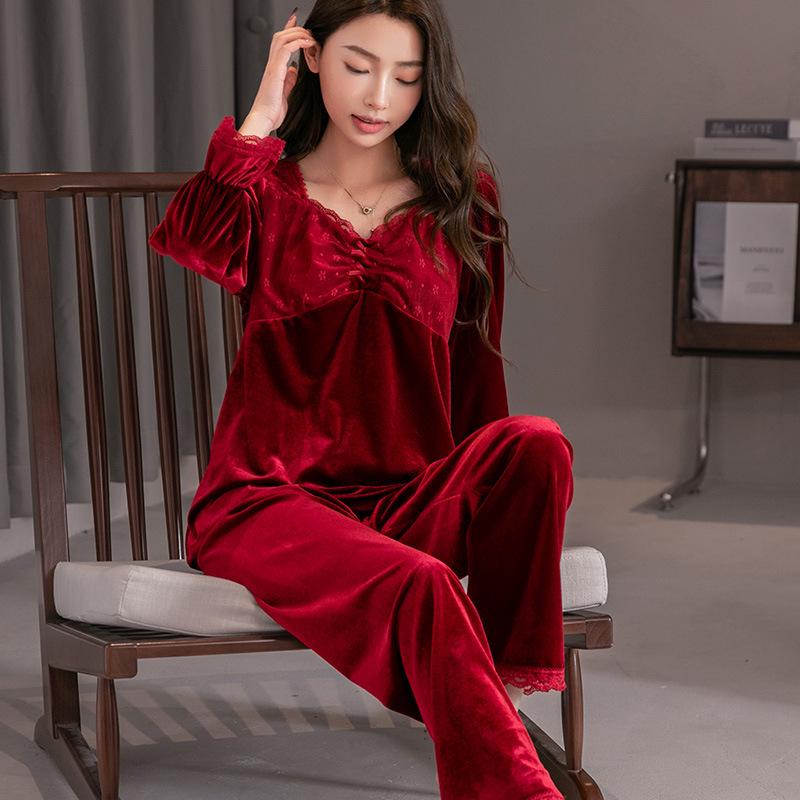 2025 Paar-Pyjamas: Damen Gold Samt Langarm & Herren Fleecegefütterte Koreanischer Stil Homewear