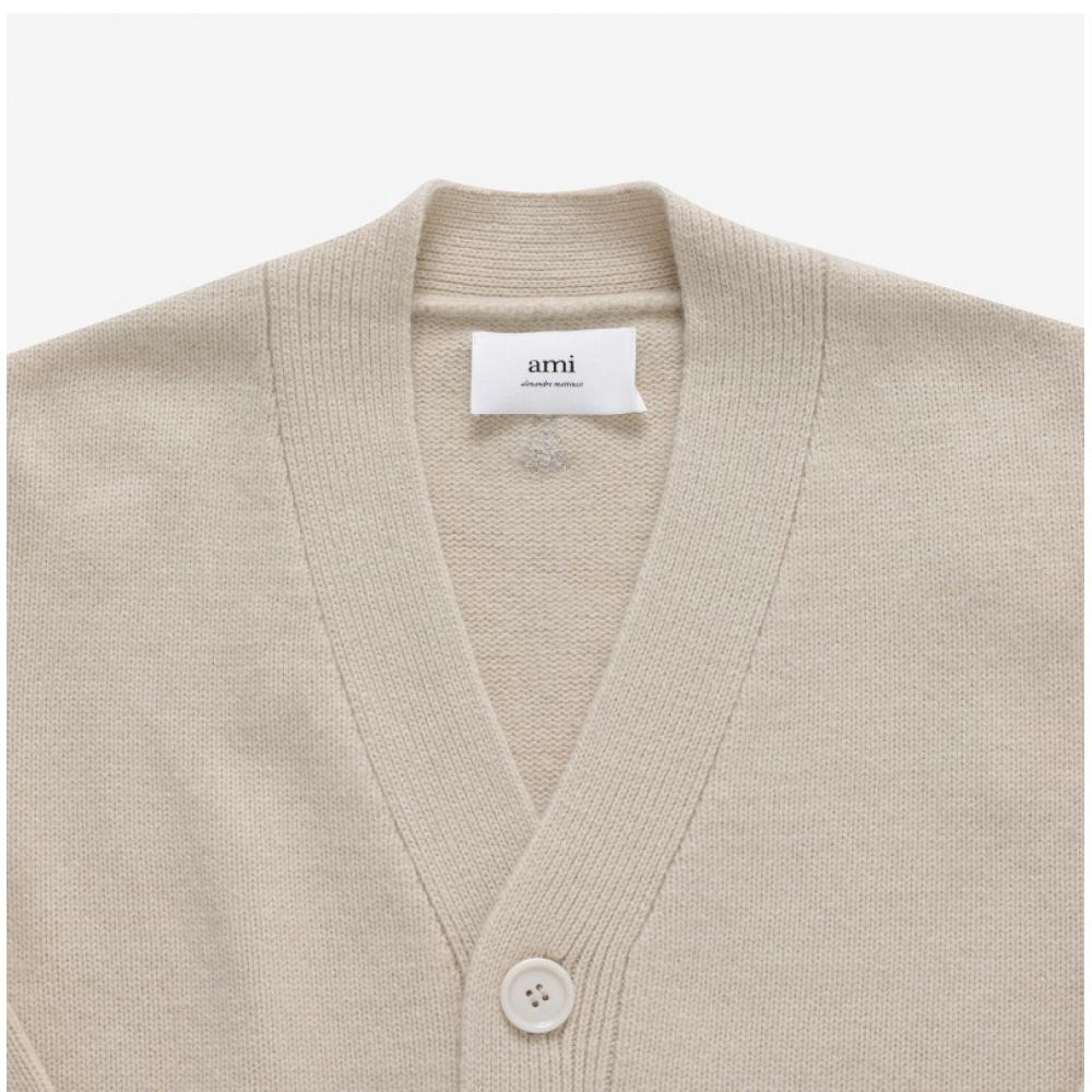 Ami Ukc034 Kn0028 721 Ami De Coeur TOne On TOne Heart Logo V Neck Crop Public Cardigan