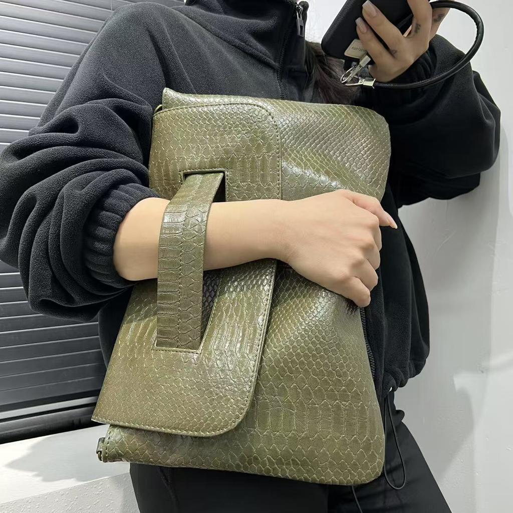 Ladies' Fashion Handbag with Thick Serpentine Pattern High Capacity Retro New Document Storage Bag