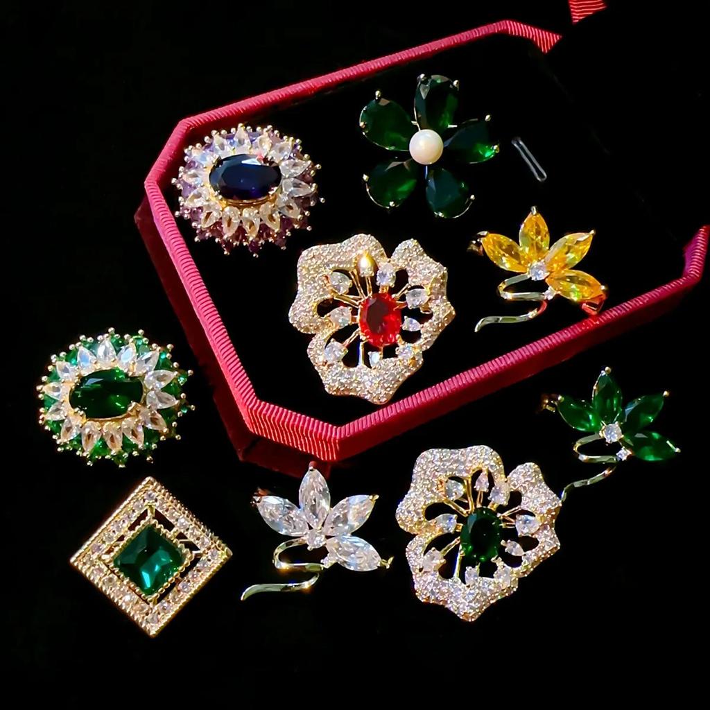 Fashion Small Flower Brooches Pins Luxury Micro-zircon Personality Snowflake Corsage Emerald Geometry Badge Female Accessories