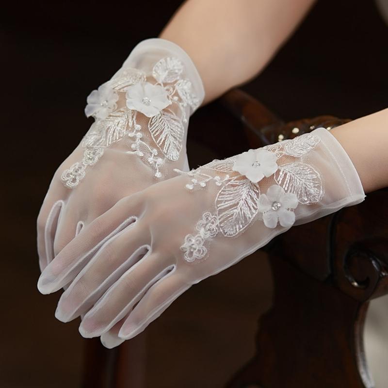 Everlasting Short Wedding Gloves Delicate Lace Embellishment Soft Mesh Fabric For Bride Gift Keepsake
