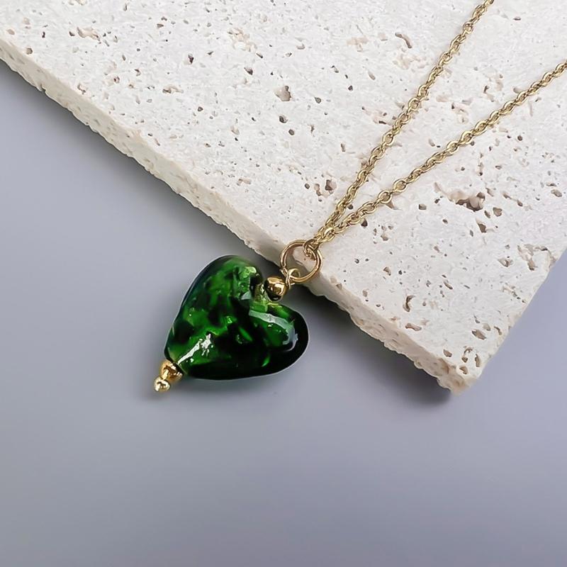 Heart Pendant Necklace Clavicle Chain Heart Neck Jewelry Glaze Pendant Necklace Suitable for Woman Girls Daily Wear