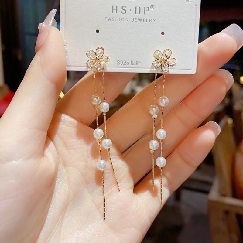 Female Long Versatile Niche Flower Earrings